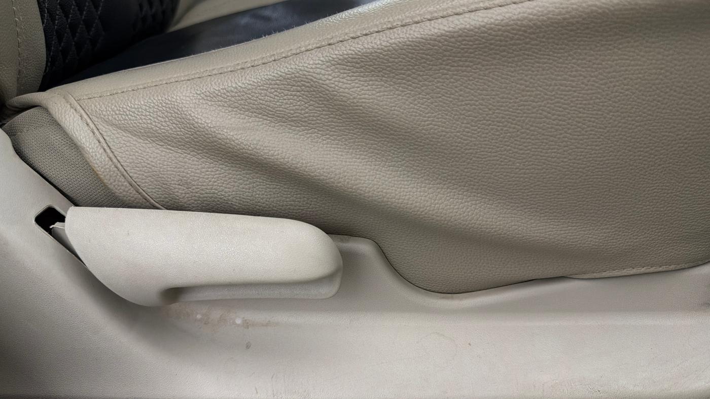 2019 Maruti Celerio VXI CNG, CNG, Manual, 88,182 km, Driver Side Adjustment Panel
