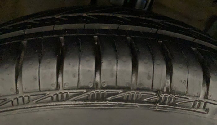 2012 Maruti Swift VXI, Petrol, Manual, 54,800 km, Right Rear Tyre Tread