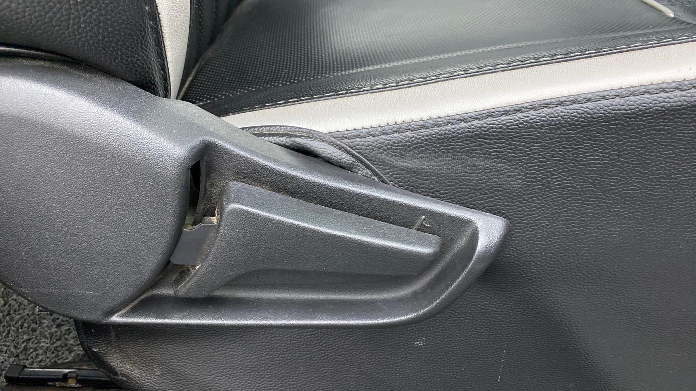 2019 Maruti S PRESSO VXI+, Petrol, Manual, 48,806 km, Driver Side Adjustment Panel
