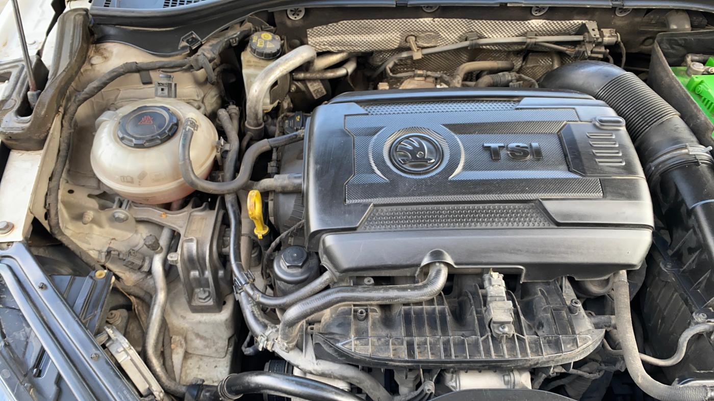 2018 Skoda Superb L&K 1.8 TSI AT, Petrol, Automatic, 82,371 km, Engine View - Left