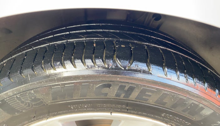 2018 Skoda Superb L&K 1.8 TSI AT, Petrol, Automatic, 82,308 km, Left Front Tyre Tread