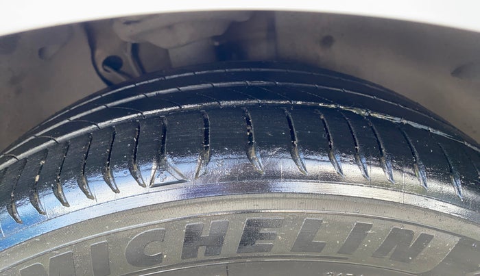 2018 Skoda Superb L&K 1.8 TSI AT, Petrol, Automatic, 82,308 km, Right Front Tyre Tread