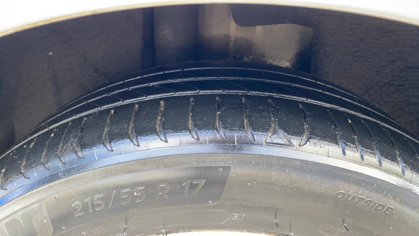 2018 Skoda Superb L&K 1.8 TSI AT, Petrol, Automatic, 82,371 km, Right Rear Tyre Tread