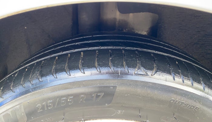 2018 Skoda Superb L&K 1.8 TSI AT, Petrol, Automatic, 82,308 km, Right Rear Tyre Tread