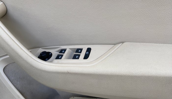 2018 Skoda Superb L&K 1.8 TSI AT, Petrol, Automatic, 82,308 km, Driver Side Door Panels Control