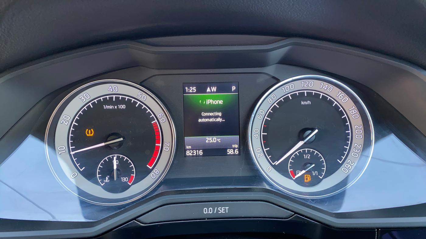2018 Skoda Superb L&K 1.8 TSI AT, Petrol, Automatic, 82,371 km, Odometer Image