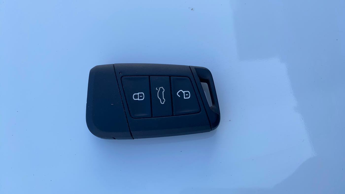 2018 Skoda Superb L&K 1.8 TSI AT, Petrol, Automatic, 82,371 km, Key Close Up