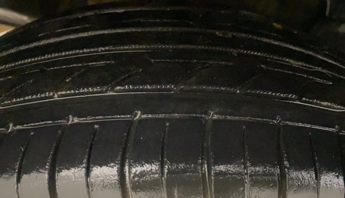 2018 Maruti Swift ZDI AMT, Diesel, Automatic, 98,077 km, Right Rear Tyre Tread