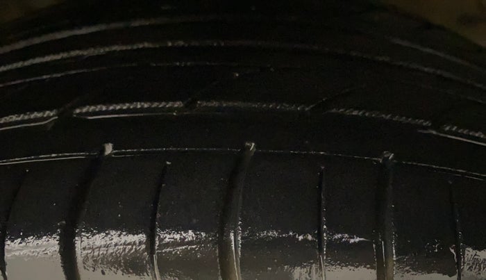 2018 Maruti Swift ZDI AMT, Diesel, Automatic, 98,077 km, Right Front Tyre Tread