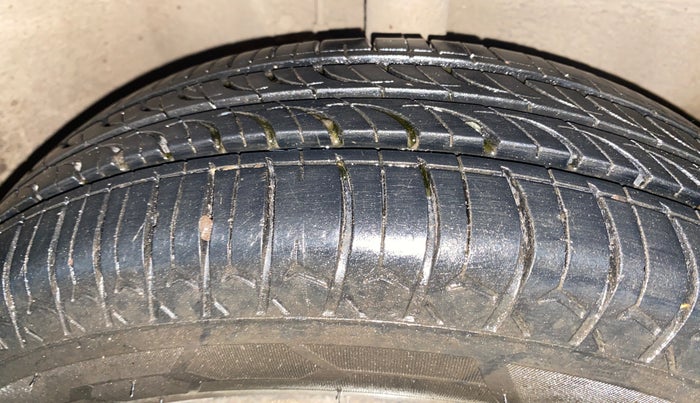 2014 Maruti Wagon R 1.0 LXI CNG, CNG, Manual, 51,234 km, Right Front Tyre Tread