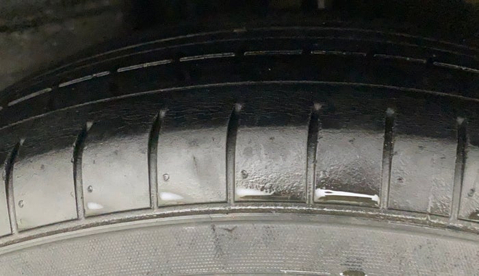 2011 Honda Accord 2.4L I-VTEC MT, Petrol, Manual, 1,03,505 km, Right Rear Tyre Tread