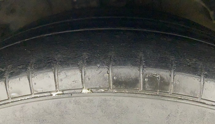 2011 Honda Accord 2.4L I-VTEC MT, Petrol, Manual, 1,03,505 km, Right Front Tyre Tread