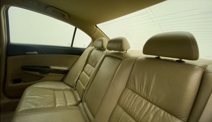 2011 Honda Accord 2.4L I-VTEC MT, Petrol, Manual, 1,03,505 km, Right Side Rear Door Cabin