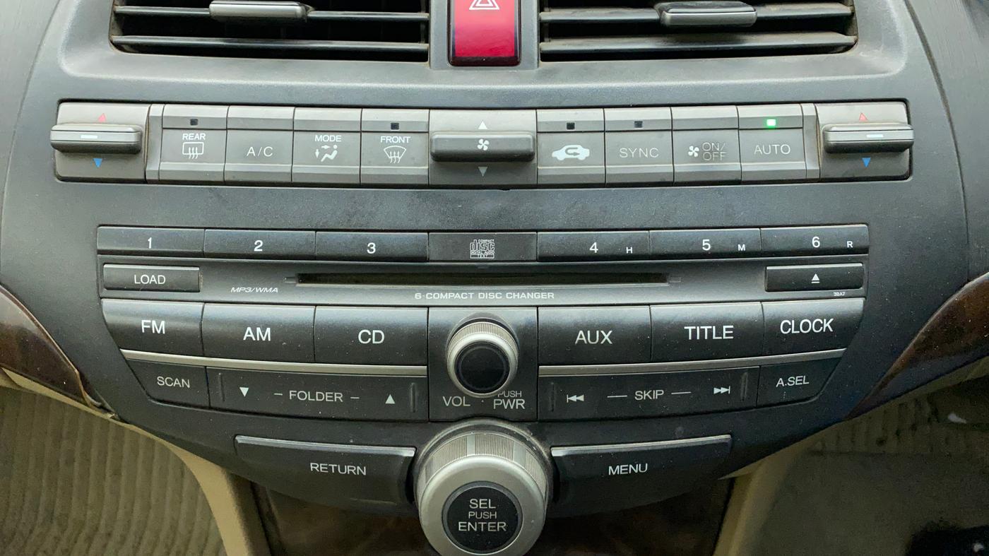 2011 Honda Accord 2.4L I-VTEC MT, Petrol, Manual, 1,03,505 km, Automatic Climate Control