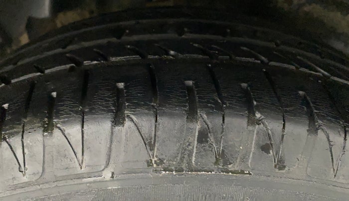 2011 Honda Accord 2.4L I-VTEC MT, Petrol, Manual, 1,03,505 km, Left Rear Tyre Tread