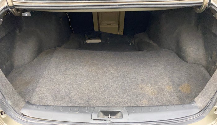 2011 Honda Accord 2.4L I-VTEC MT, Petrol, Manual, 1,03,505 km, Boot Inside