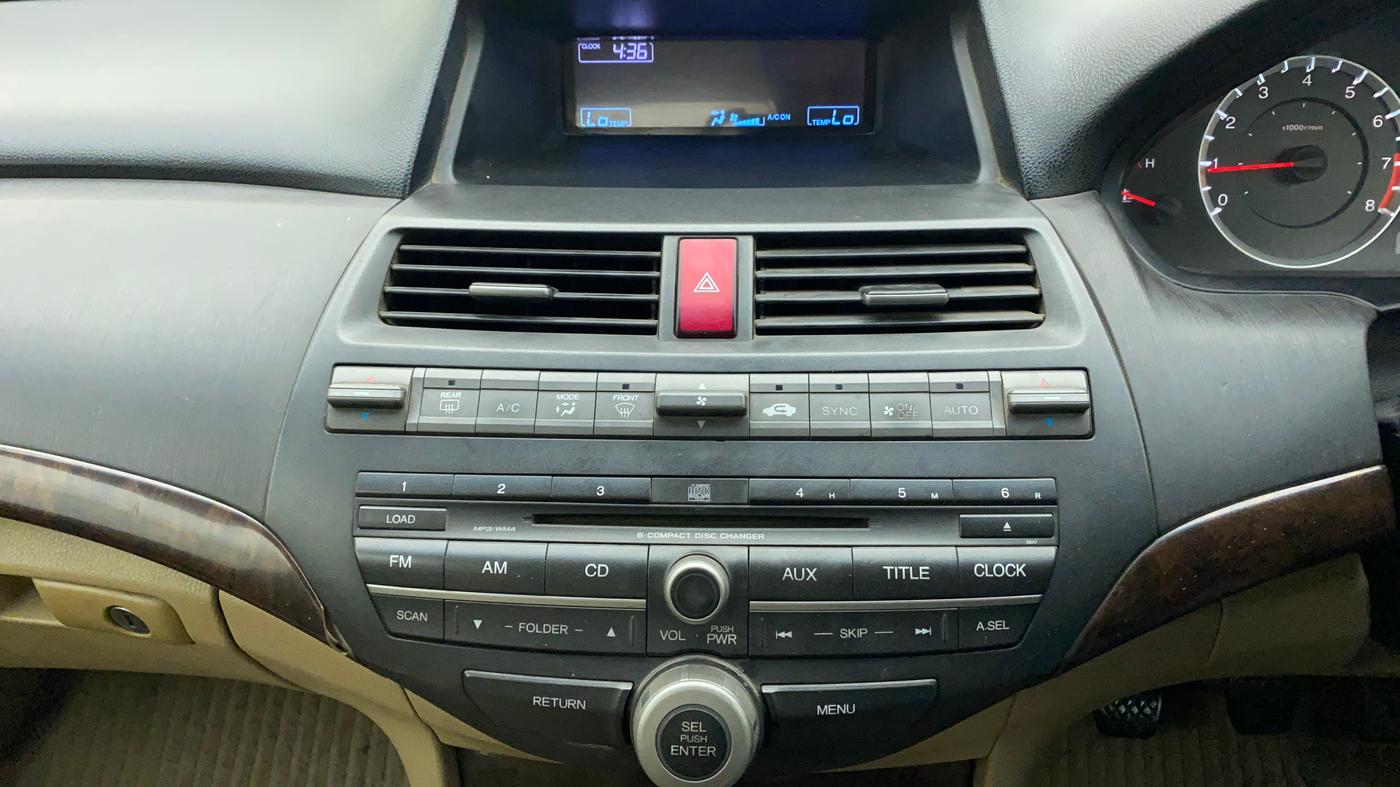 2011 Honda Accord 2.4L I-VTEC MT, Petrol, Manual, 1,03,505 km, Infotainment System