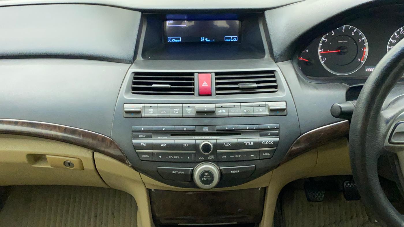2011 Honda Accord 2.4L I-VTEC MT, Petrol, Manual, 1,03,505 km, Air Conditioner
