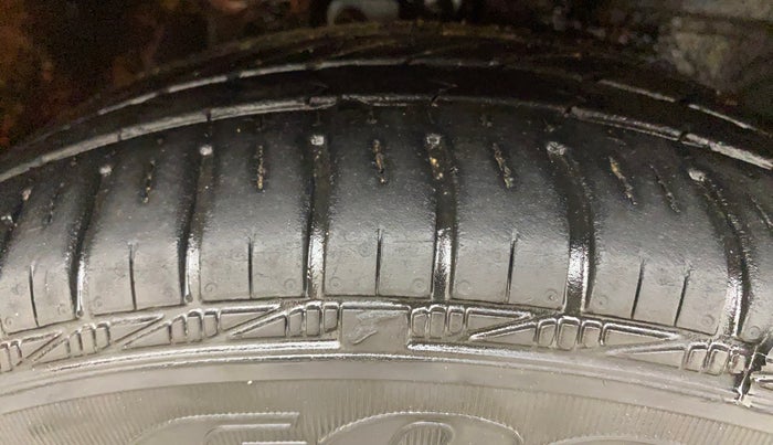 2016 Maruti Celerio ZXI AMT (O), Petrol, Automatic, 1,33,162 km, Right Front Tyre Tread