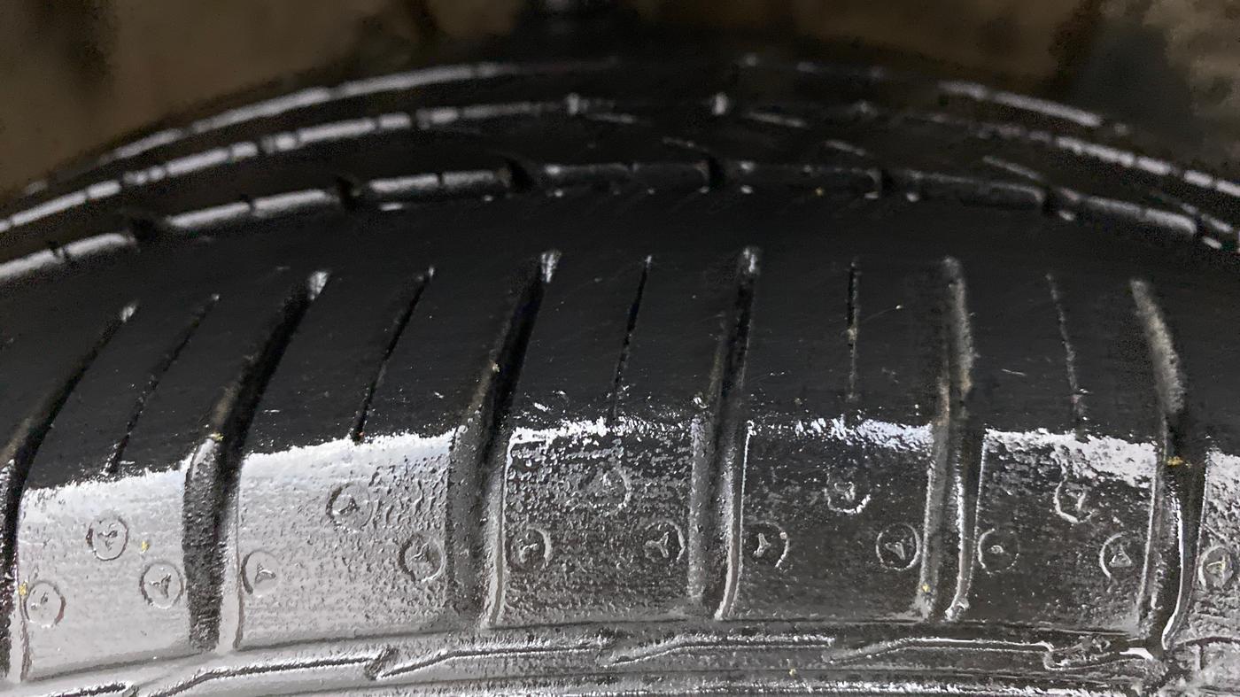 2019 Hyundai Elite i20 1.2  ASTA (O) CVT, Petrol, Automatic, 10,064 km, Right Front Tyre Tread