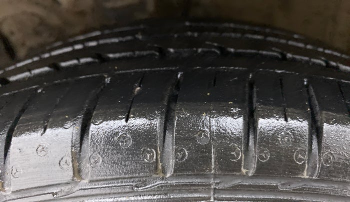 2019 Hyundai Elite i20 1.2  ASTA (O) CVT, Petrol, Automatic, 10,064 km, Left Front Tyre Tread
