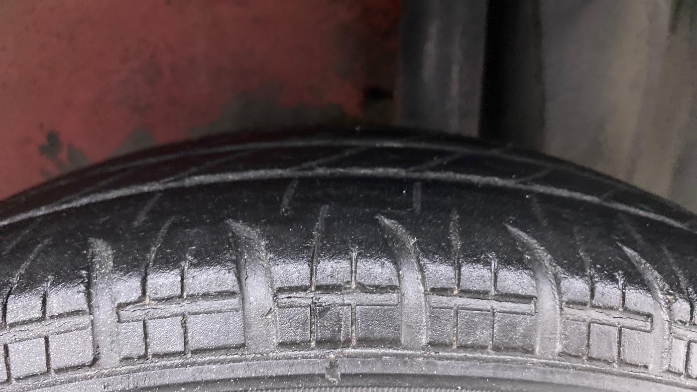 2011 Maruti Ritz VDI, Diesel, Manual, 92,810 km, Left Rear Tyre Tread