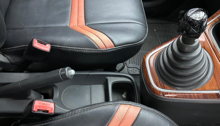 2011 Maruti Ritz VDI, Diesel, Manual, 92,810 km, Gear Lever