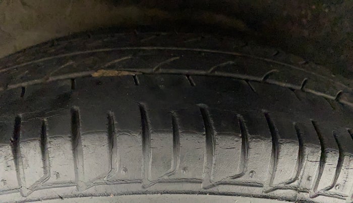 2010 Hyundai i10 MAGNA 1.2, Petrol, Manual, 60,324 km, Right Rear Tyre Tread