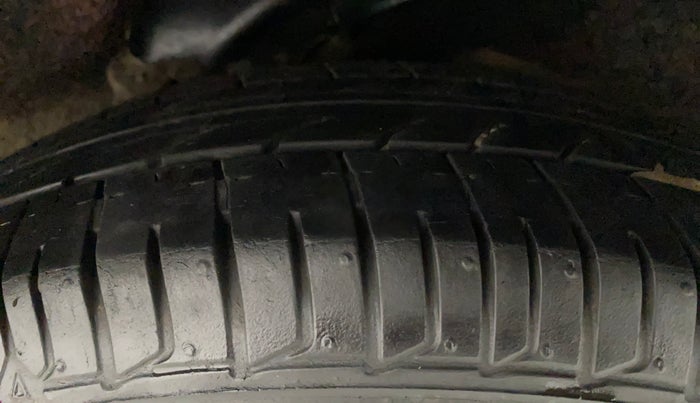 2010 Hyundai i10 MAGNA 1.2, Petrol, Manual, 60,324 km, Left Rear Tyre Tread