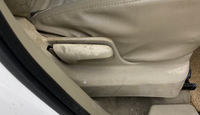 2015 Maruti Ertiga VXI CNG, CNG, Manual, 72,278 km, Driver Side Adjustment Panel