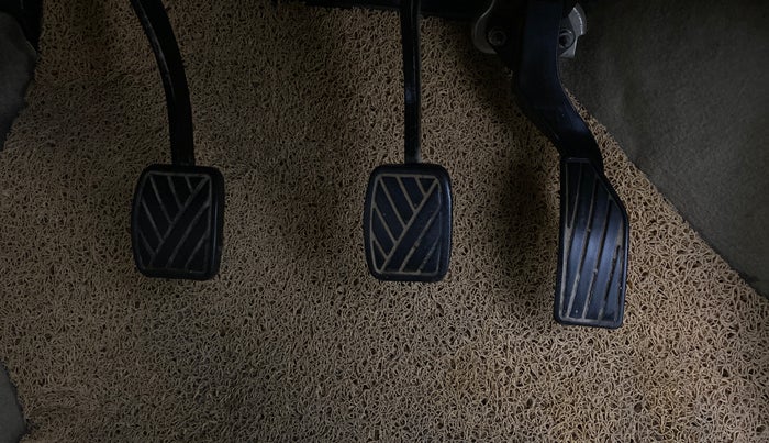 2015 Maruti Ertiga VXI CNG, CNG, Manual, 72,278 km, Pedals