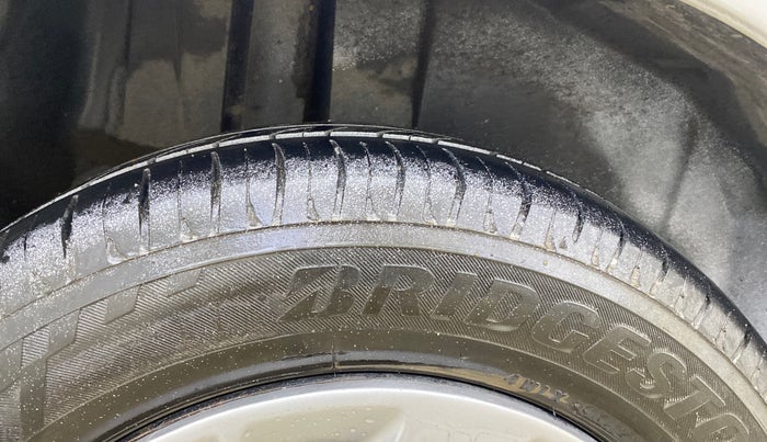2015 Maruti Ertiga VXI CNG, CNG, Manual, 72,278 km, Right Rear Tyre Tread