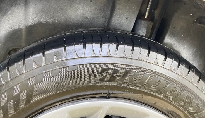 2015 Maruti Ertiga VXI CNG, CNG, Manual, 72,278 km, Left Rear Tyre Tread