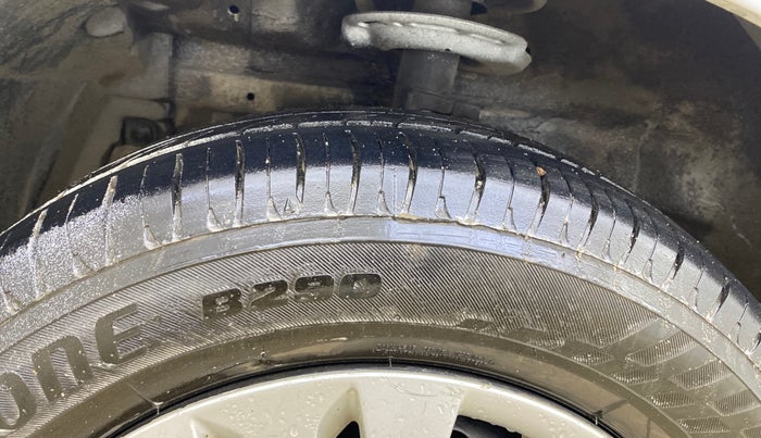 2015 Maruti Ertiga VXI CNG, CNG, Manual, 72,278 km, Left Front Tyre Tread