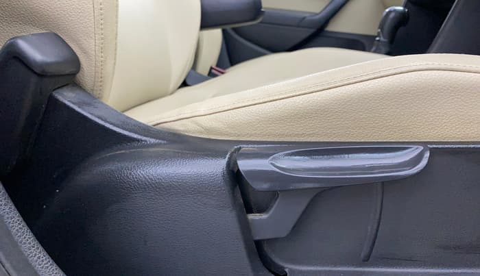 2019 Skoda Rapid STYLE 1.6 MPI AT, Petrol, Automatic, 67,852 km, Driver Side Adjustment Panel