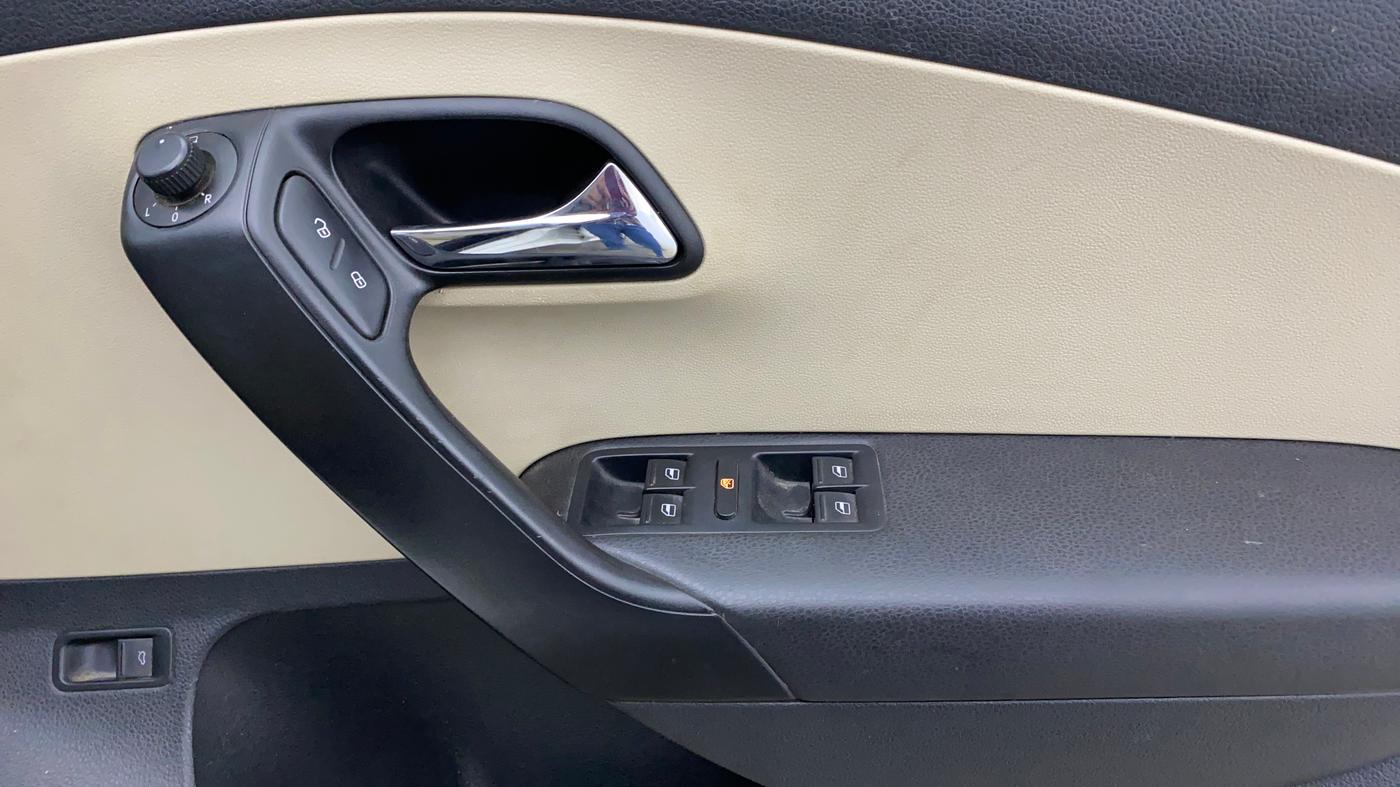2019 Skoda Rapid STYLE 1.6 MPI AT, Petrol, Automatic, 67,852 km, Driver Side Door Panels Control