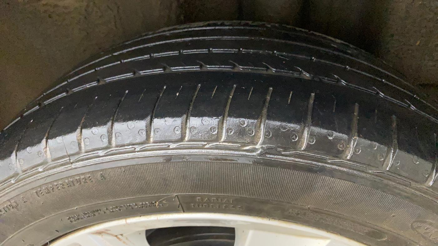 2019 Skoda Rapid STYLE 1.6 MPI AT, Petrol, Automatic, 67,852 km, Left Rear Tyre Tread