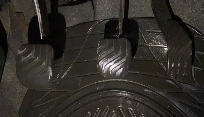 2018 Renault Kwid RXL, Petrol, Manual, 64,220 km, Pedals