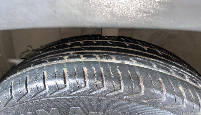 2018 Renault Kwid RXL, Petrol, Manual, 64,220 km, Left Front Tyre Tread