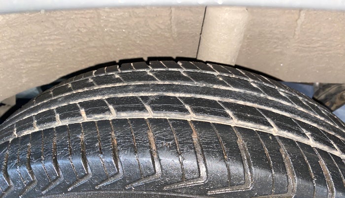 2018 Renault Kwid RXL, Petrol, Manual, 64,220 km, Left Rear Tyre Tread