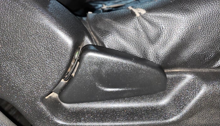 2018 Renault Kwid RXL, Petrol, Manual, 64,220 km, Driver Side Adjustment Panel