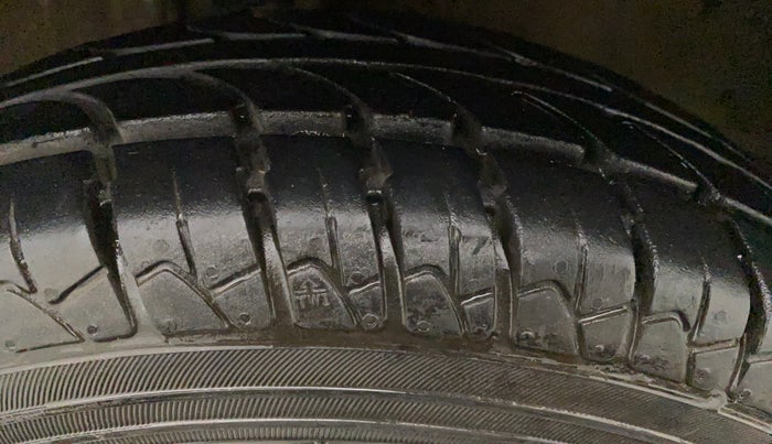 2016 Maruti Alto 800 LXI CNG, CNG, Manual, 65,126 km, Left Rear Tyre Tread