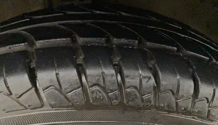 2016 Maruti Alto 800 LXI CNG, CNG, Manual, 65,126 km, Right Front Tyre Tread