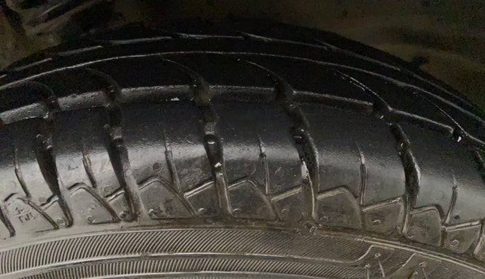 2016 Maruti Alto 800 LXI CNG, CNG, Manual, 65,126 km, Left Front Tyre Tread