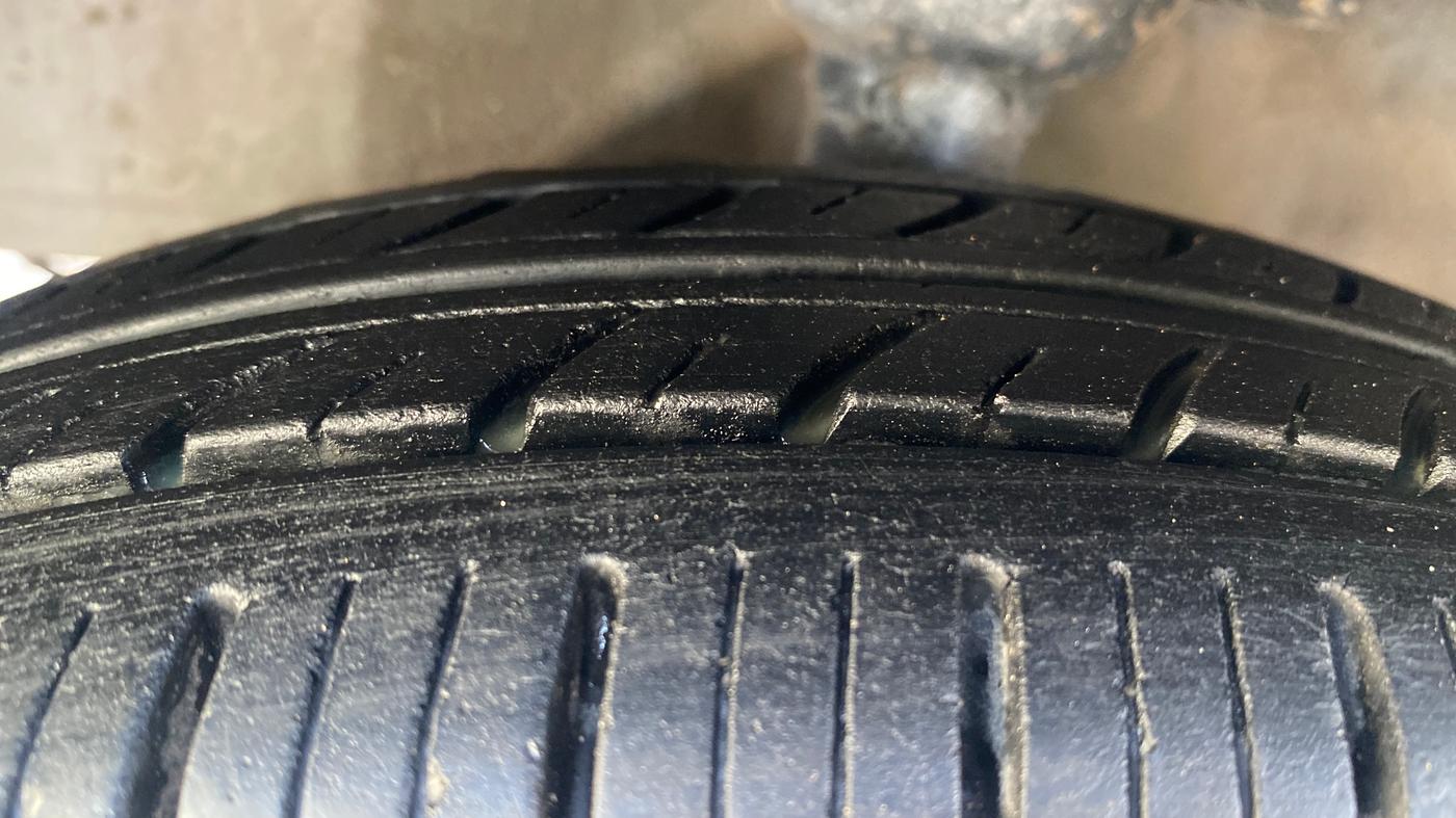 2016 Hyundai Eon ERA +, Petrol, Manual, 56,289 km, Left Front Tyre Tread