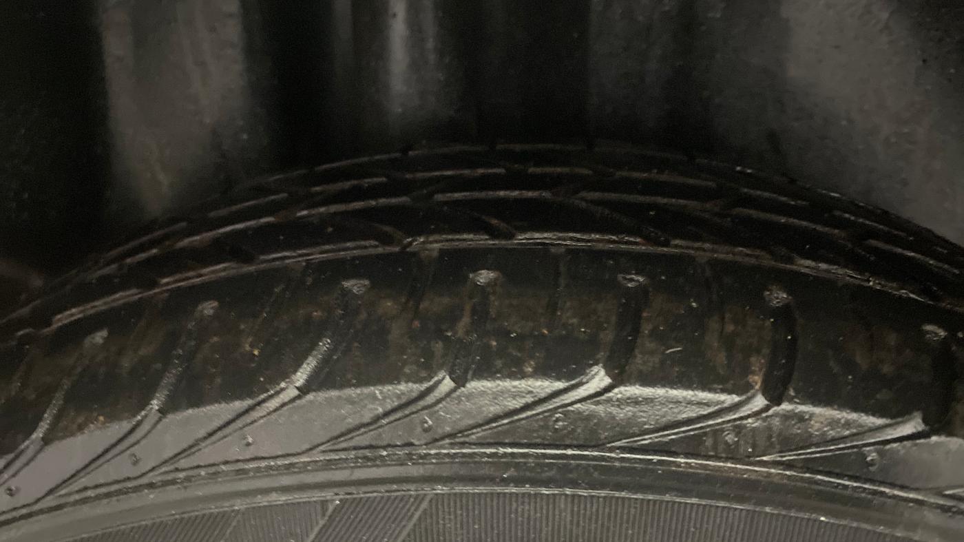 2021 Volkswagen Polo TRENDLINE 1.0L, Petrol, Manual, 1,22,676 km, Right Rear Tyre Tread