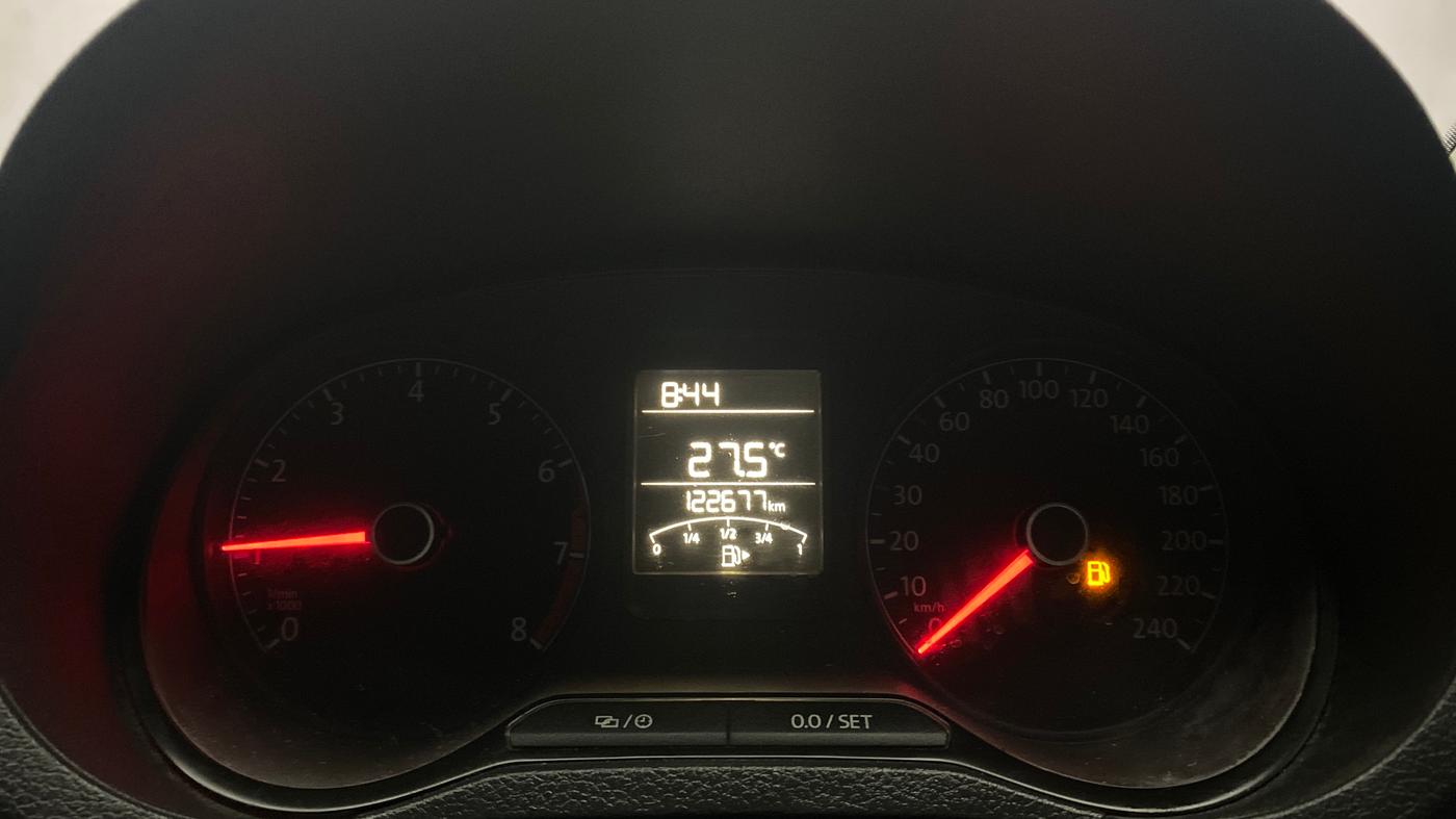 2021 Volkswagen Polo TRENDLINE 1.0L, Petrol, Manual, 1,22,676 km, Odometer Image