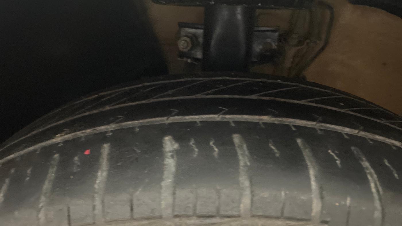 2021 Volkswagen Polo TRENDLINE 1.0L, Petrol, Manual, 1,22,676 km, Left Front Tyre Tread