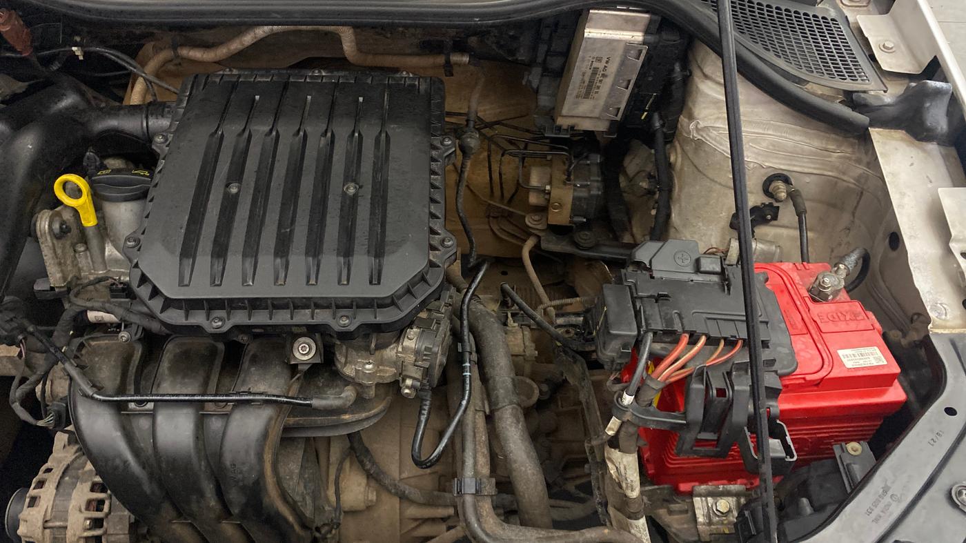 2021 Volkswagen Polo TRENDLINE 1.0L, Petrol, Manual, 1,22,676 km, Engine View - Left