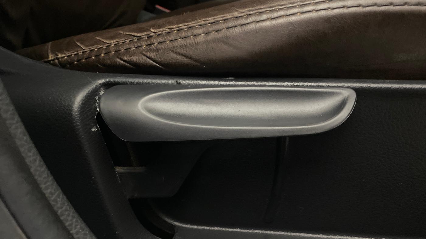 2021 Volkswagen Polo TRENDLINE 1.0L, Petrol, Manual, 1,22,676 km, Driver Side Adjustment Panel